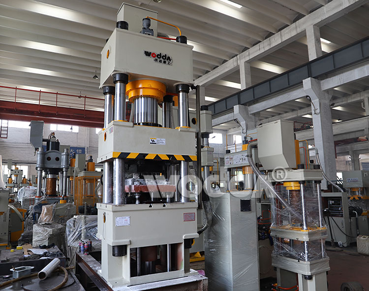 315噸四梁四柱油壓機