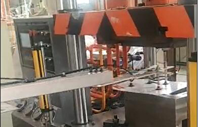 160噸拉(lā)伸機配(pei)機械手(shǒu)