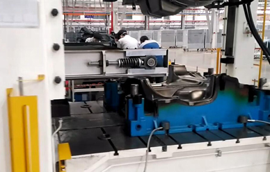 200T框(kuàng)架壓汽(qi)車内飾(shi)