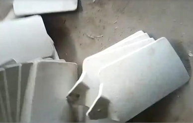 315噸風(feng)機扇葉(yè)成型一(yi)次壓3片(piàn)