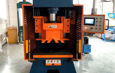 導軌(guǐ)式液壓(ya)沖床視(shi)頻