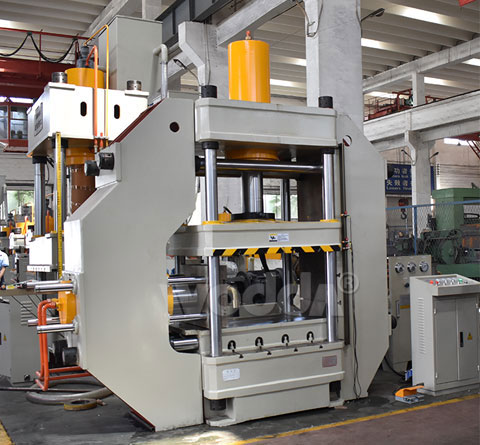 200噸多向液(yè)壓機(帶側缸(gang))