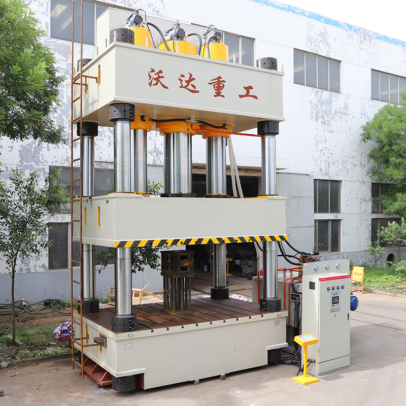 常(cháng)規四柱液壓機(ji)安裝視頻