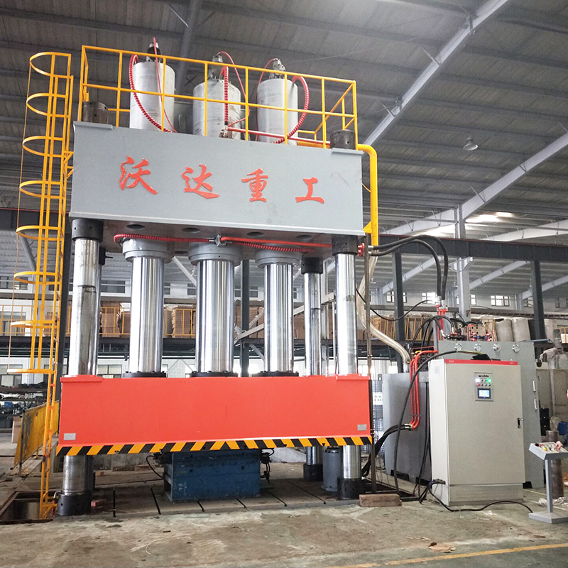 大貨車中(zhōng)巴車導流罩(zhao)生産視頻