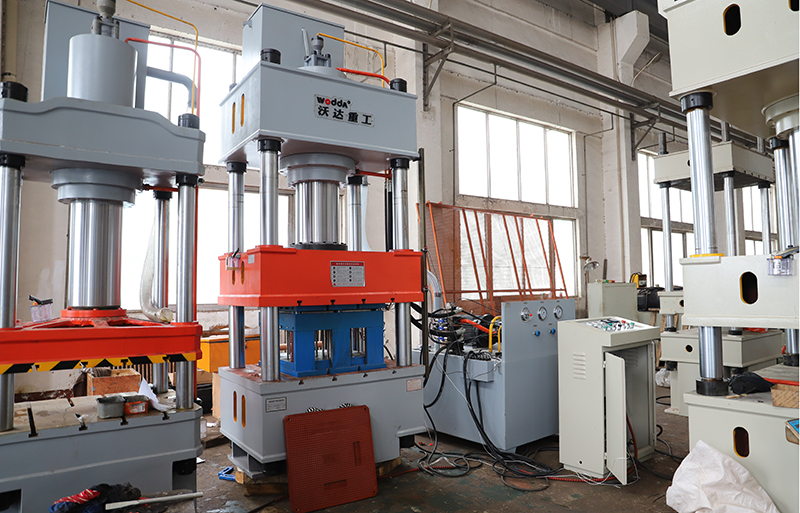 複合樹脂井(jǐng)蓋模壓液壓機(jī)