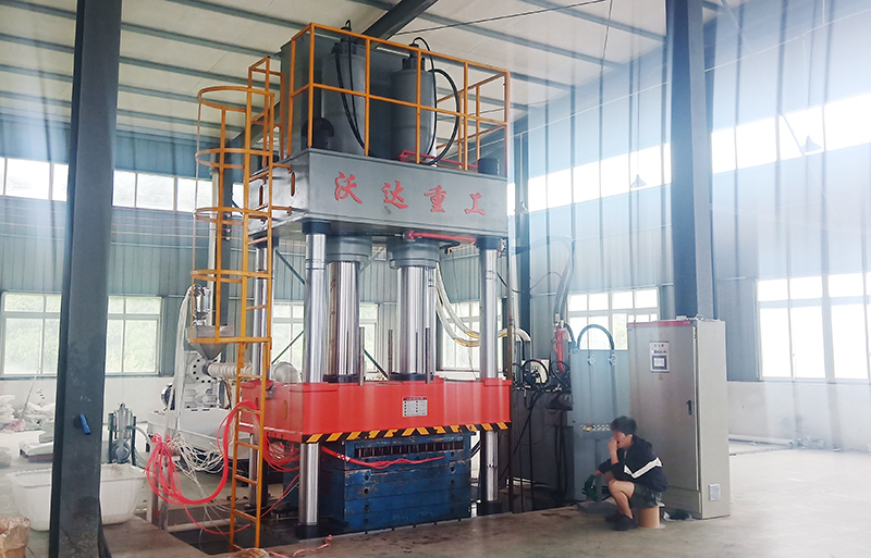 630噸(dūn)建築塑料模(mo)殼成型液壓(yā)機