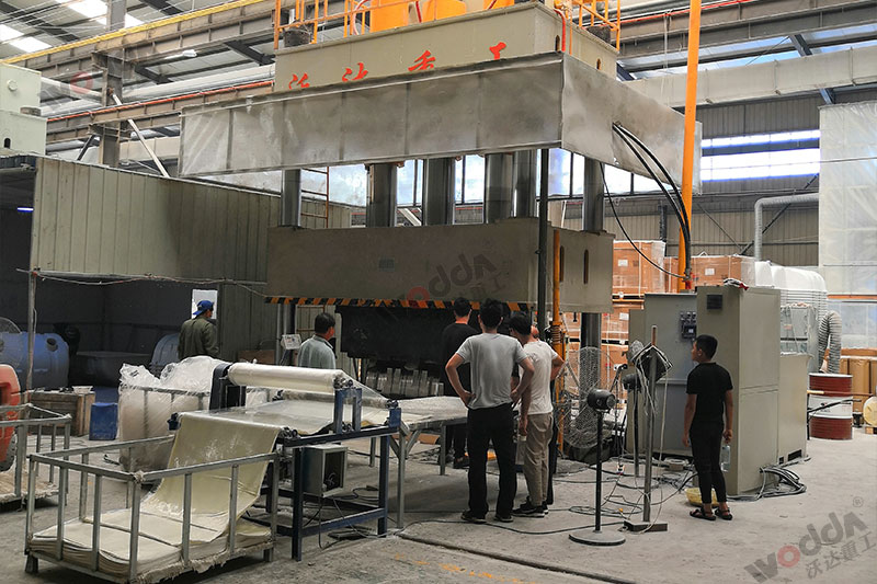 生産2立方玻璃鋼化糞池設備_2000噸四柱液壓機_液壓機廠家 生産2立方玻璃鋼化糞池設備_2000噸四柱液壓機_液壓機廠家