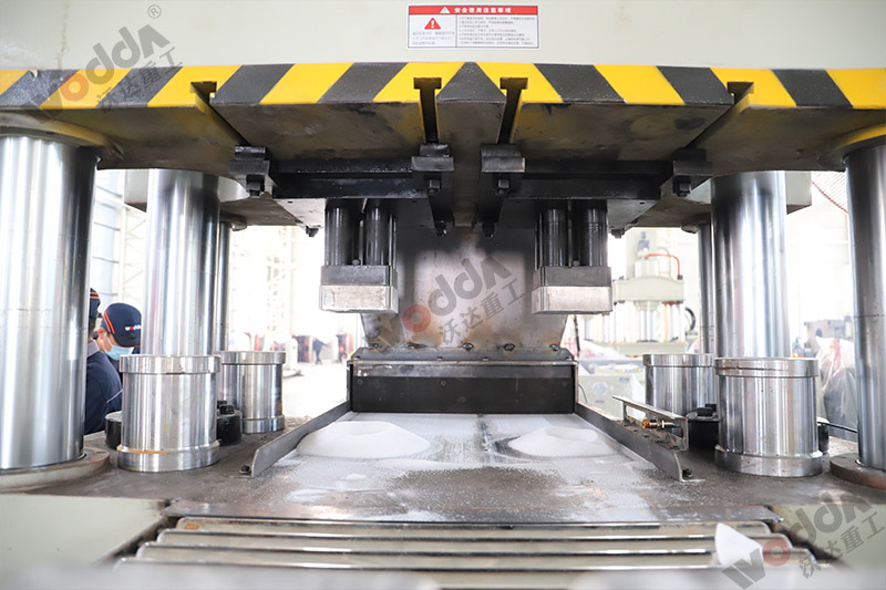 全自動630噸鹽磚機 全自動630噸鹽磚機