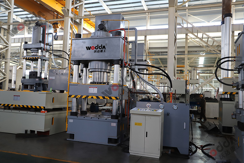 630噸四柱液壓機 630噸四柱液壓機