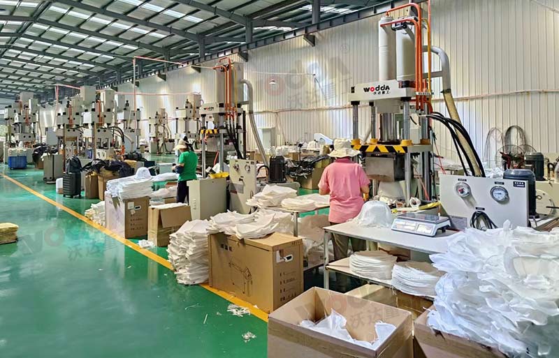 防彈頭盔成型液壓機客戶現場 防彈頭盔成型液壓機客戶現場