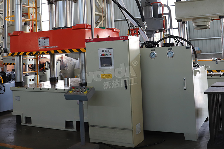 500噸液壓機（PLC動力櫃、移動控制台）