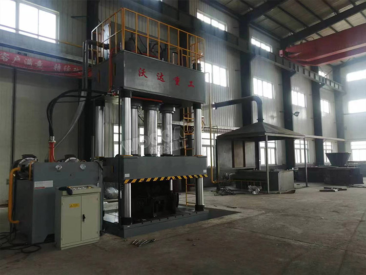 1000噸四柱液壓機客戶現場 1000噸四柱液壓機客戶現場