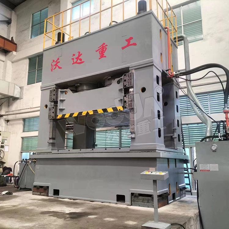 2000噸框架式液壓機現場安裝 2000噸框架式液壓機現場安裝