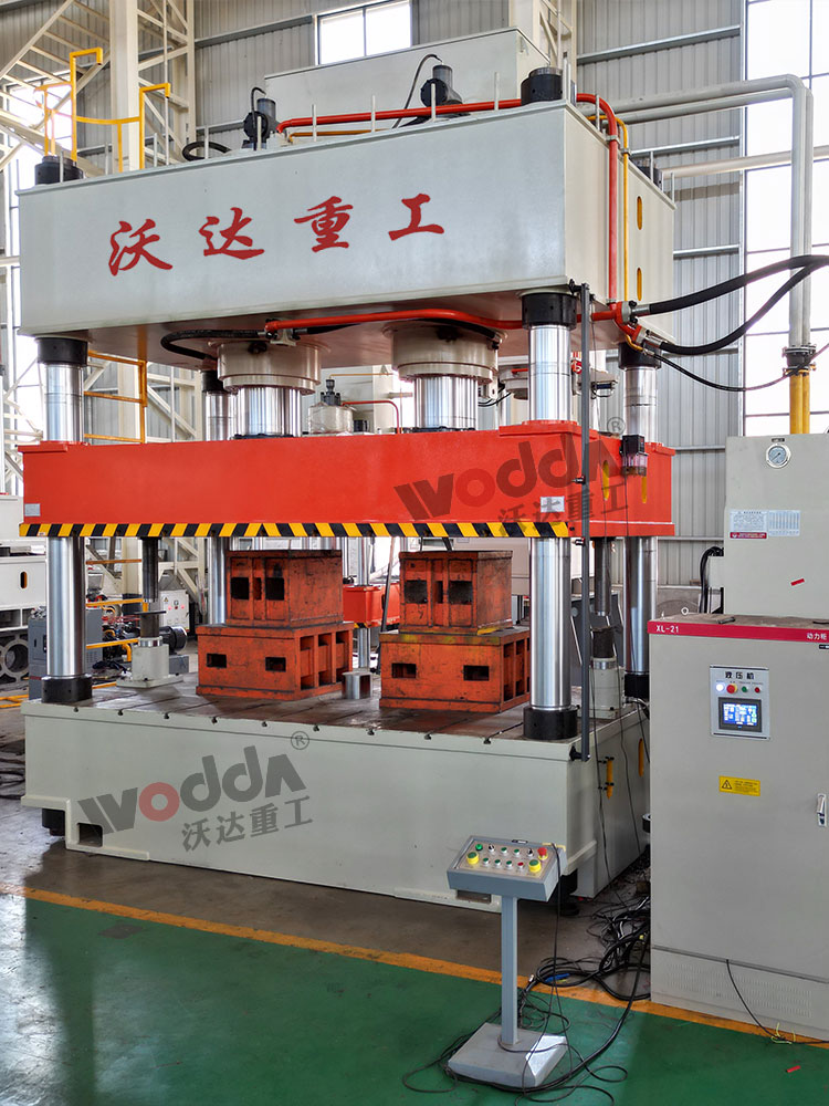 1000噸玻璃鋼水箱闆成型液壓機 1000噸玻璃鋼水箱闆成型液壓機