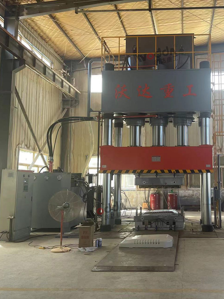 1500噸汽車覆蓋件模壓成型液壓機 1500噸汽車覆蓋件模壓成型液壓機