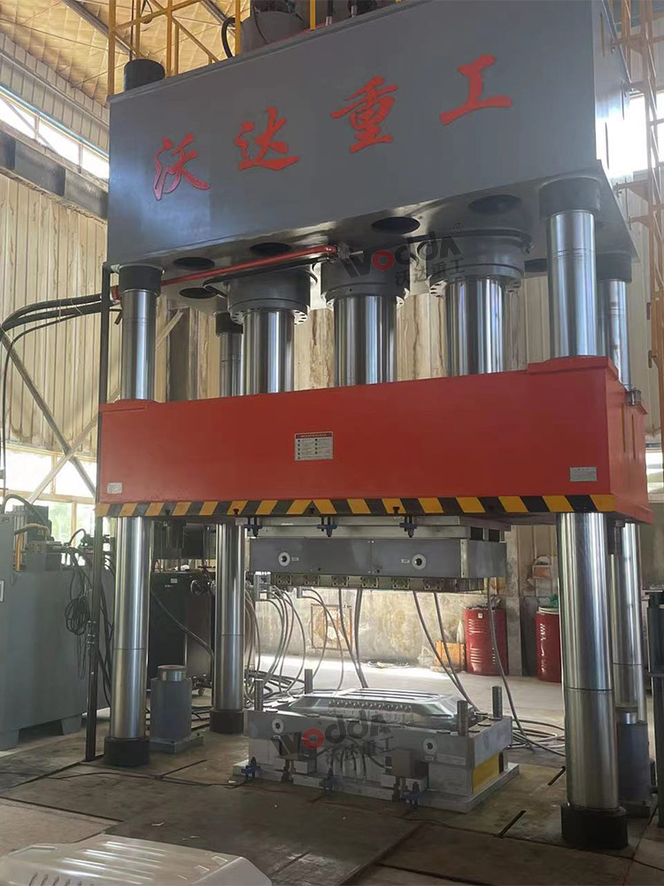 1500噸汽車配件成型液壓機客戶現場 1500噸汽車配件成型液壓機客戶現場