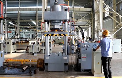 315噸(dun)三梁四(si)柱液壓(ya)機（800x800mm）