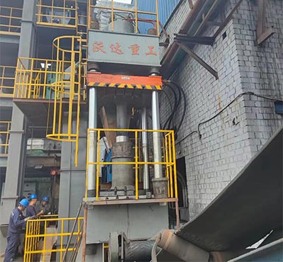 630噸活性炭(tàn)粉末成型(xíng)液壓機