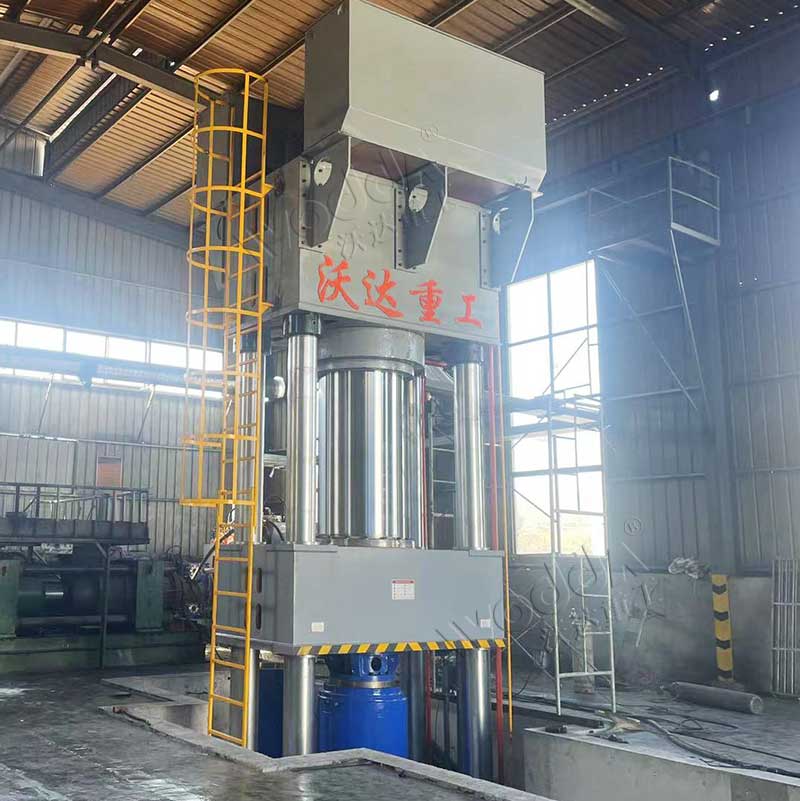 2000噸雙工位石墨坩埚液壓機 2000噸雙工位石墨坩埚液壓機