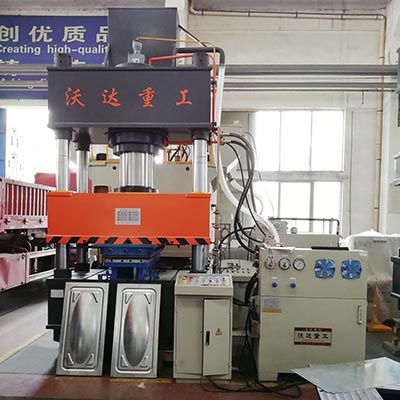 500噸不鏽鋼水箱(xiang)闆成型液壓機(ji)_四柱液壓機廠(chang)家
